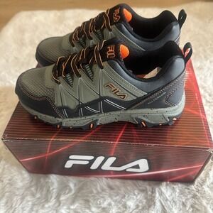 New FILA  Kid,s‎ AT PEAKE 24 Trail Shoes - Gray/Black/Orange - Size 3